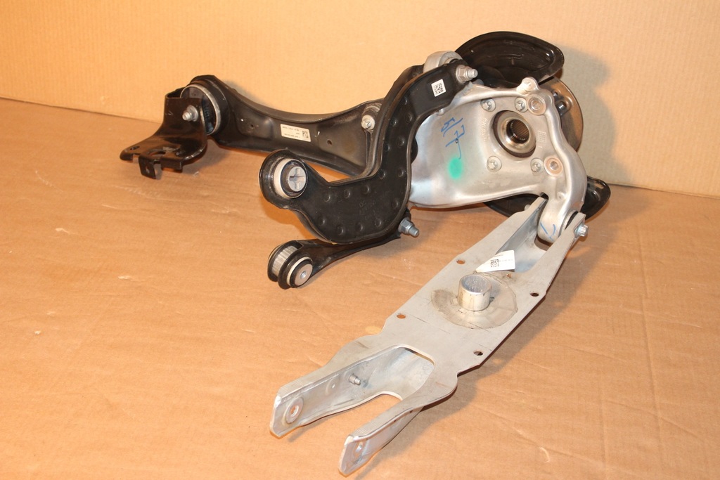 Achsschenkel hinten rechts MERCEDES GLA GLB 247 200 250 4-MATIC Product image