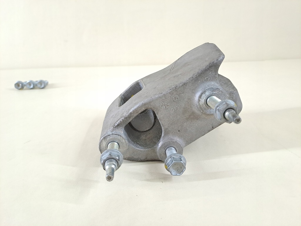 Suzuki SX4 S-Cross 2018 1.4T K14C Lift Gearbox Bracket 6MT Product image