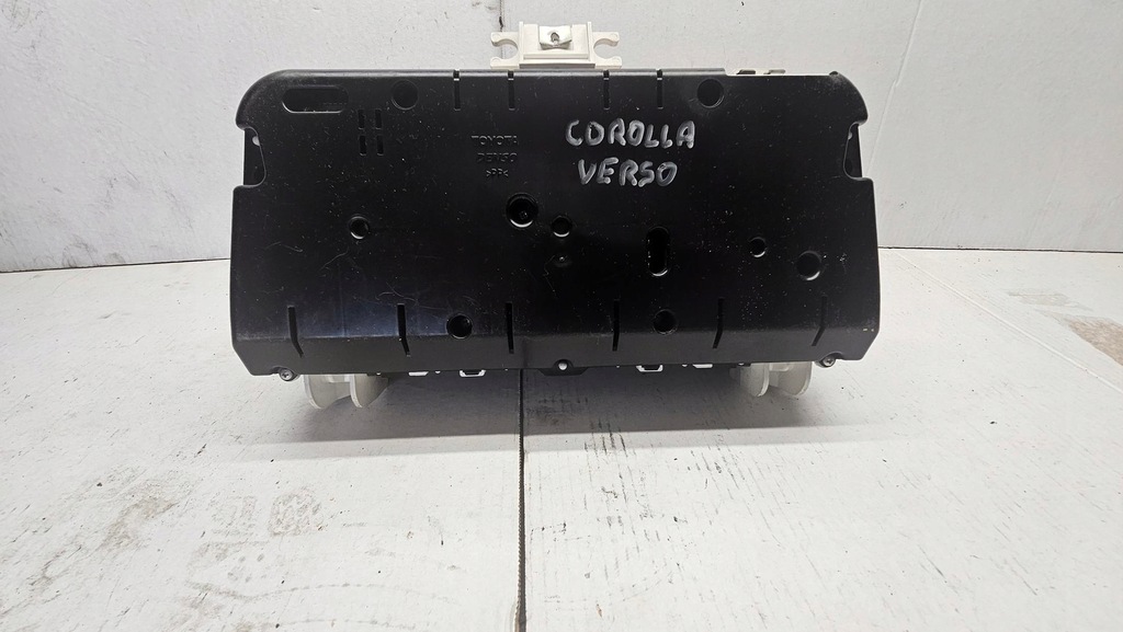 TOYOTA COROLLA VERSO II 2,2 D4D 83800-0F090 LICZNIK ZEGARY BDB ORYGINAŁ EU Product image