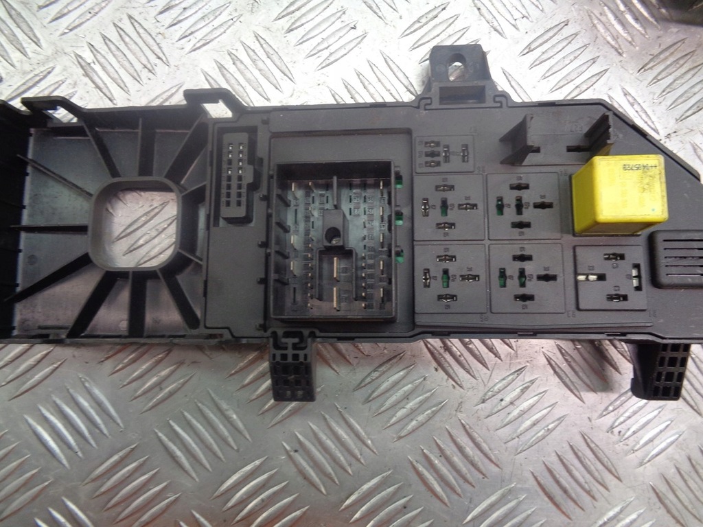 SKRZYNKA MODUŁ BSI OPEL VECTRA C 1.9 CDTI 13168781 Product image