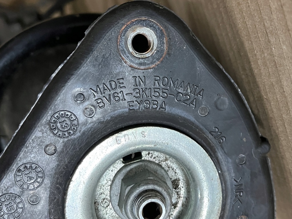 FOCUS MK3 11 – MCPERSON Achsschenkel, Stoßdämpfer, links, Satz. Product image