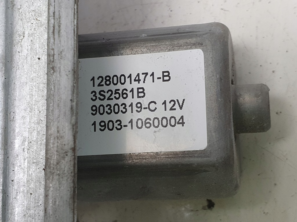 Dacia Duster RECHTER FENSTERHEBEMECHANISMUS, Frontmotor 807206838R Product image