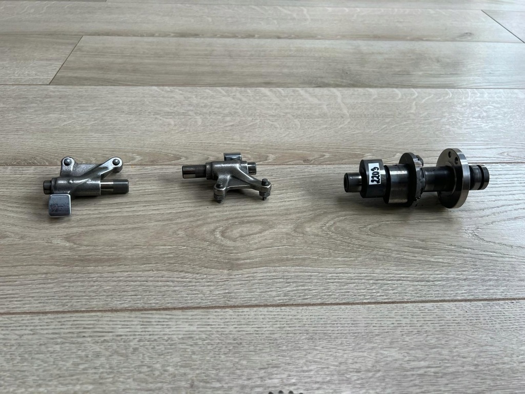 Suzuki XF 650 Freewind DR 650 Nockenwelle Ventil Kipphebel Nocken Product image