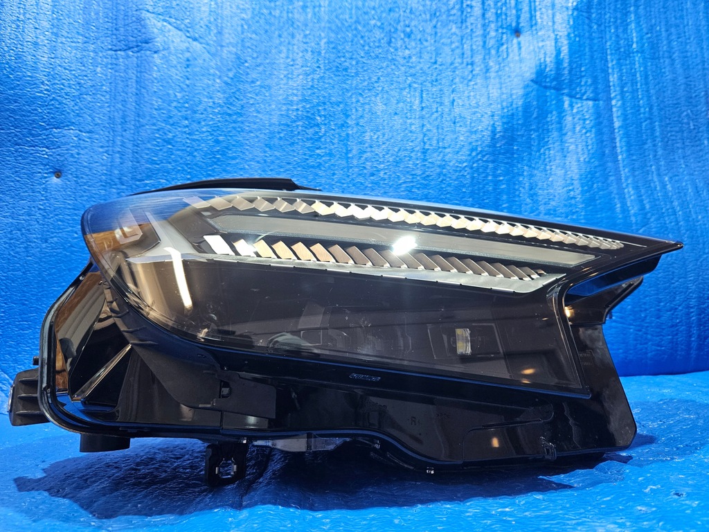 Vorderrechtlich vorne rechts Audi Q4 E-Tron 89A941036m Product image