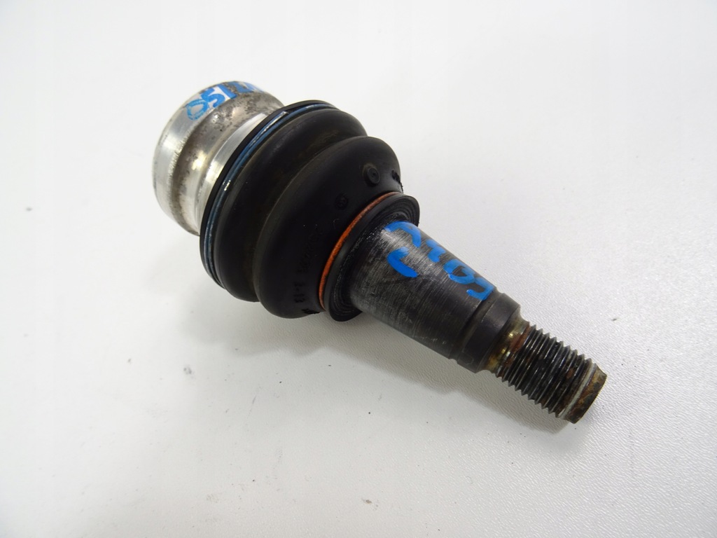 AUDI A4 B9 LINKER QUERLENKERSTIFT 8W0689A Product image