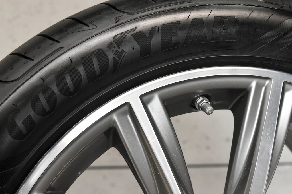 BMW 5 G30 G31 6 G32 FELGEN 18" FELGEN SOMMERREIFEN SOMMER GOODYEAR EAGLE 2019 Product image