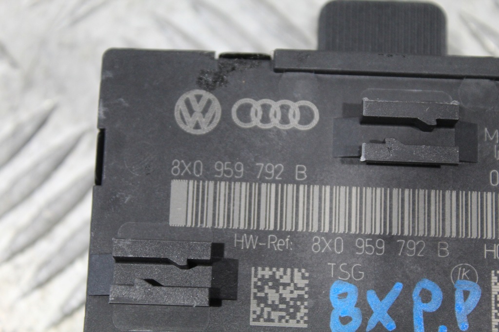 TÜRSTEUERUNG VORNE RECHTS AUDI A1 8X0 8X3 Product image