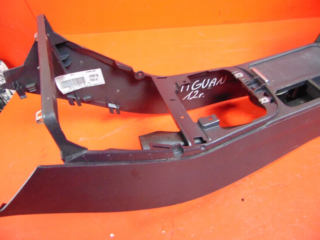 VW TIGUAN I 5N 5N2 LIFT CENTER TUNNEL ARMREST LEDER EUROPA Product image