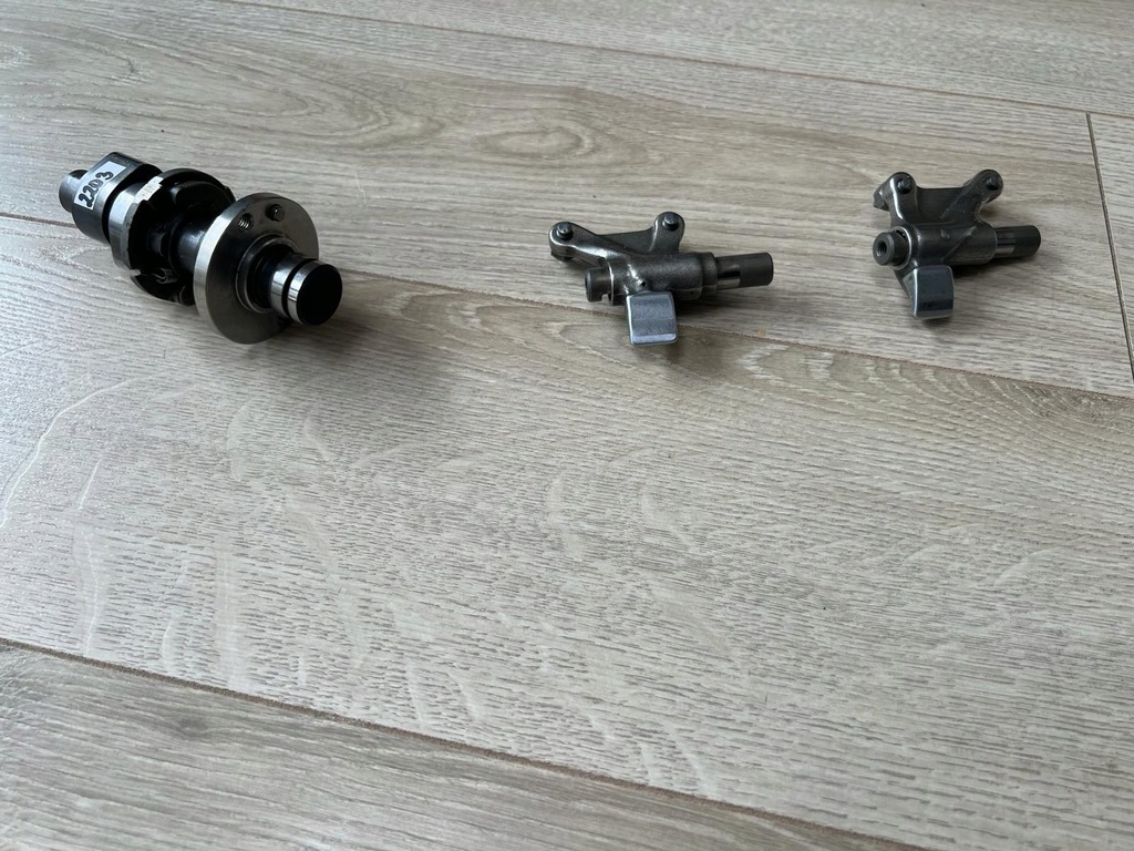Suzuki XF 650 Freewind DR 650 Nockenwelle Ventil Kipphebel Nocken Product image