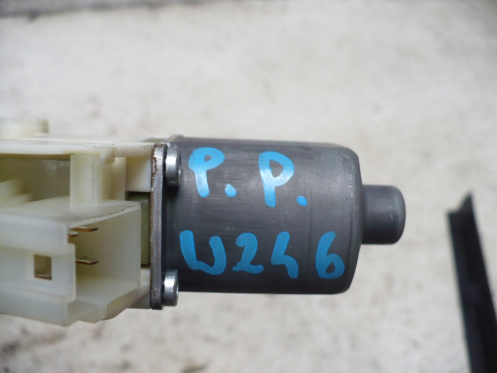 Mercedes rechts vordere Windschutzscheibenmotor Product image