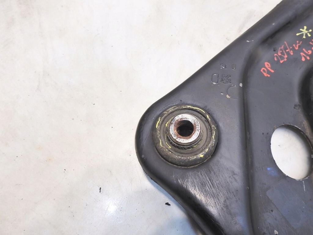 RECHTER VORDERER QUERLENKER PEUGEOT 207 1.6 VTI Product image