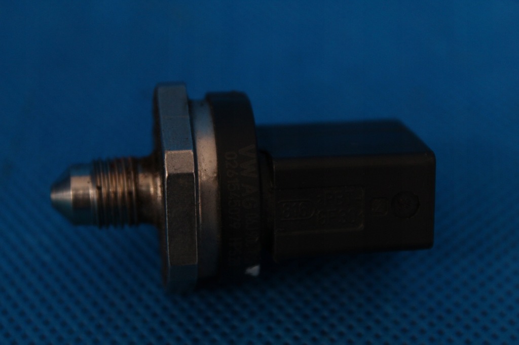 AUDI A3 8V LIFT KRAFTSTOFFDRUCKSENSOR 2016R 06J906051F Product image