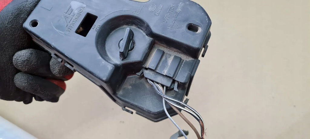 FORD GALAXY MK1 LAMPENEINSATZ LINKS HINTEN 95VW13N004DA Product image