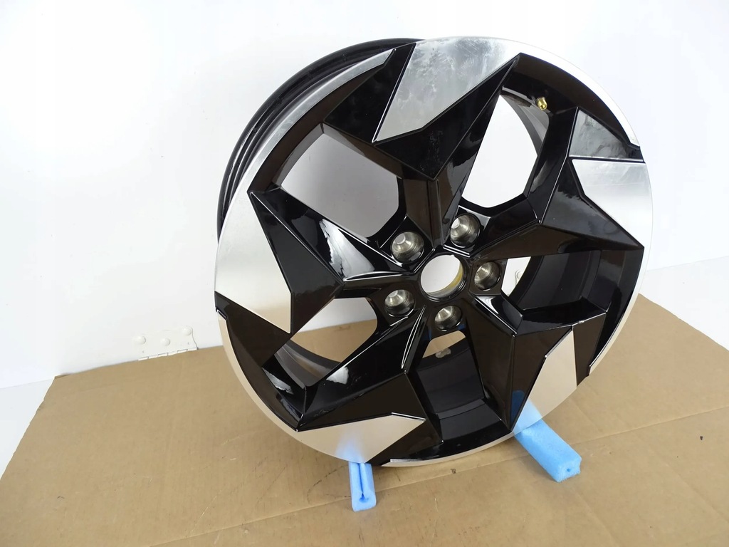 FELGE RENAULT 7J x 18 CH5 ET35 5X114,3 403002401R Product image
