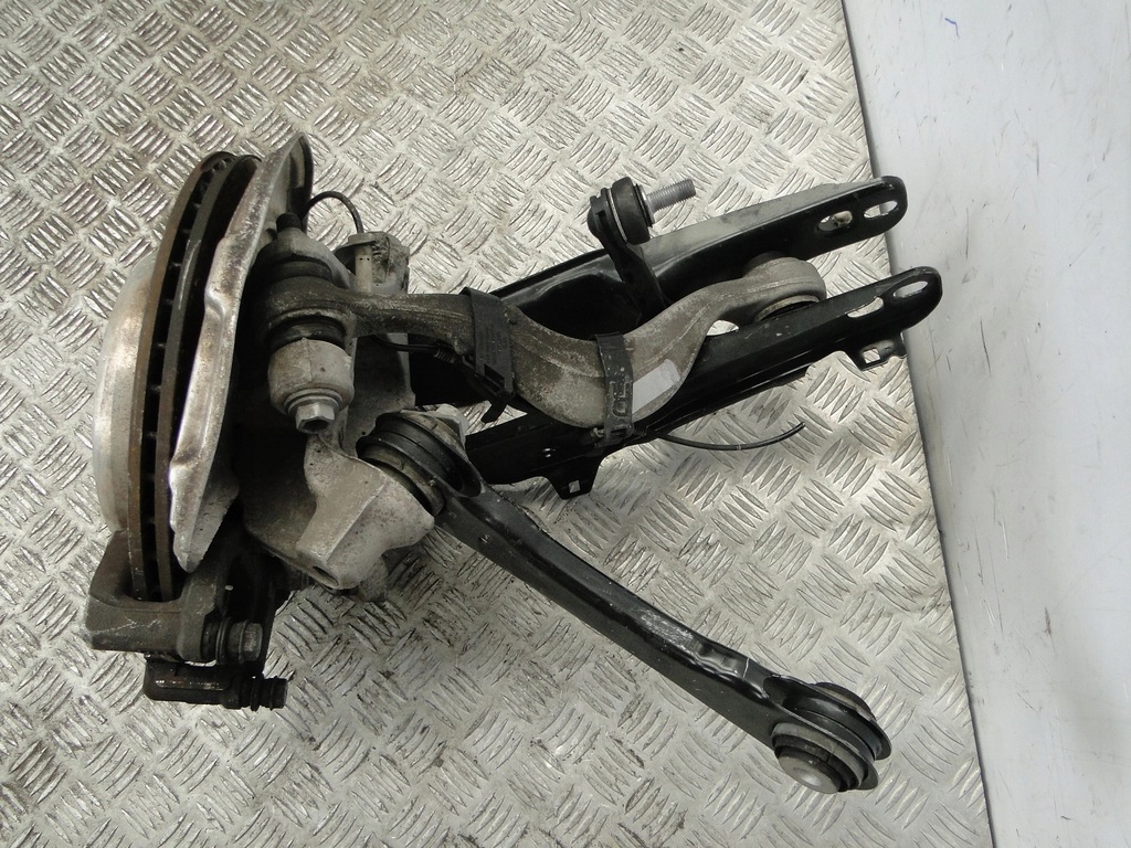 Hinterer Achsschenkel BMW 5 G30 2.0D 4X4 2021 LIFT M PAKET 6861138 6861137 Product image