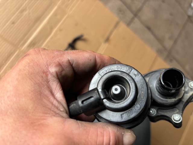 WASSERUMWÄLZPUMPE RENAULT TWINGO III LIFT 2018- 1.0 SCE 922304507R Product image