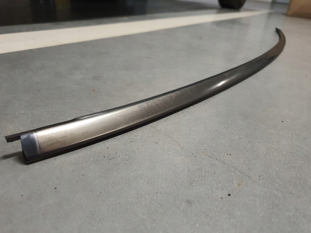 MERCEDES CLK W208 FRONTSCHEIBENLEISTE Product image