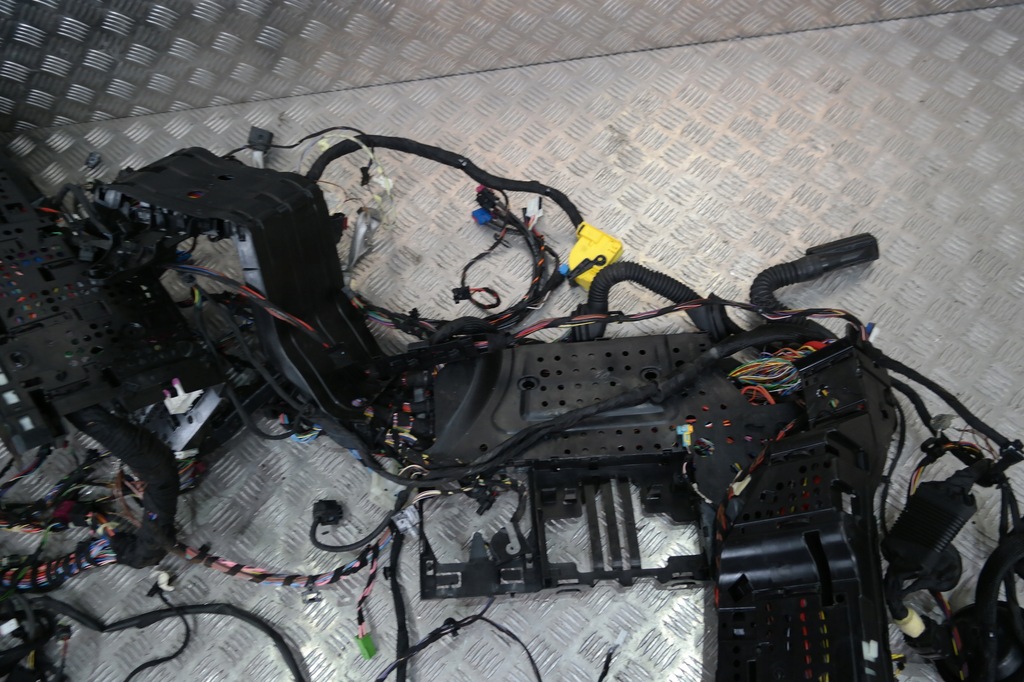 MERCEDES W205 AMG 6.3 COMBI INNENEINBAU Product image