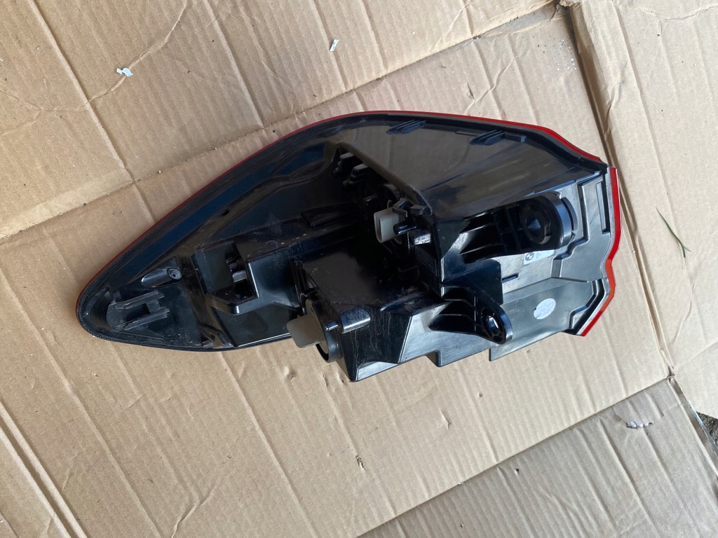 HECKLEUCHTE LINKS HINTEN LINKS 9881161 BMW F39 X2 LED EUROPA ORIGINAL Product image