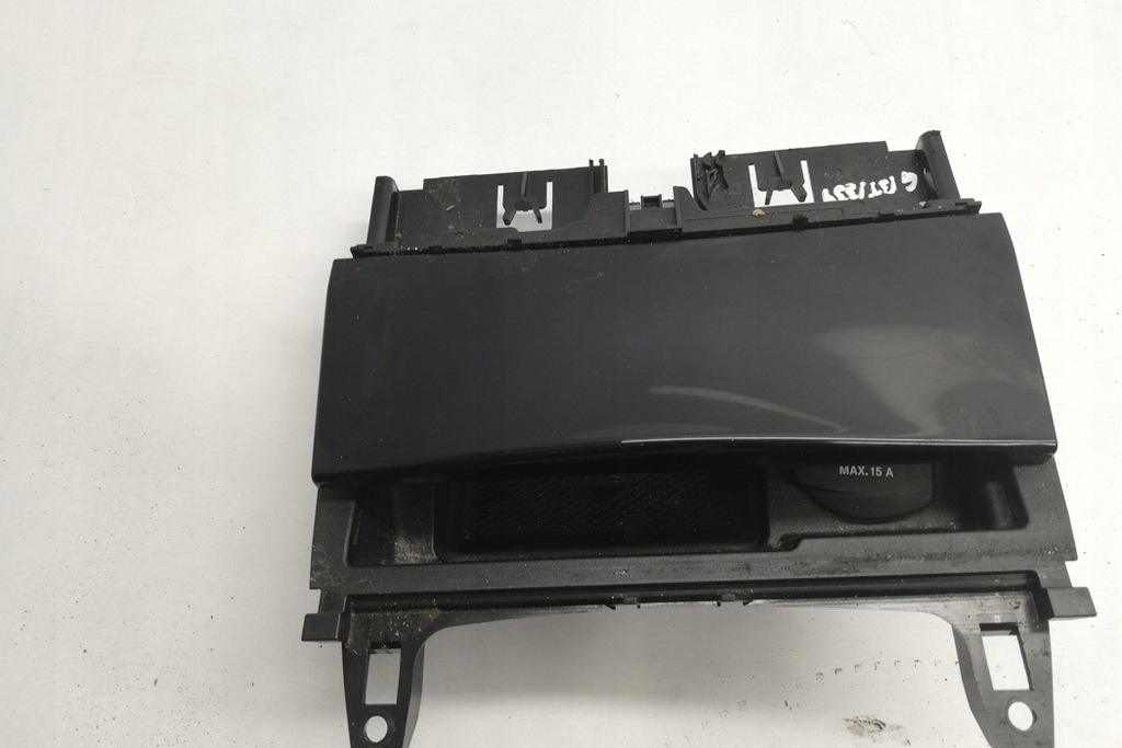 Mercedes-Benz C Aschenbecher (W204) A2046801350 2.1L Diesel 100KW 2011 Product image