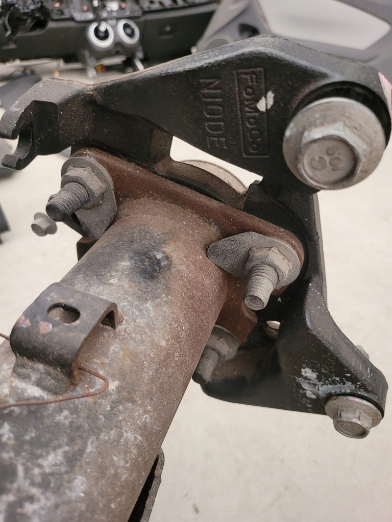 2015+ FORD F150 BREMSSATTELPUMPE YOCK HALTERUNG MONTAGEACHSE HINTEN Product image