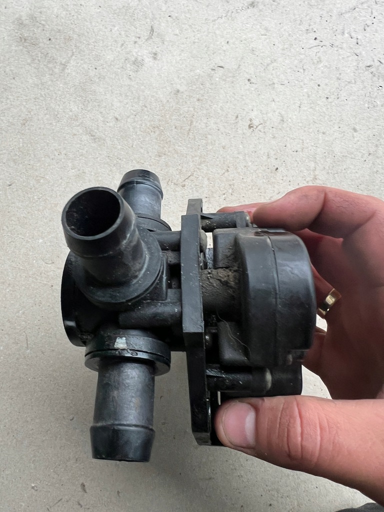 TESLA S LIFT ZUSÄTZLICHES WASSERPUMPEN-MAGNETVENTIL 6007370-00-B Product image