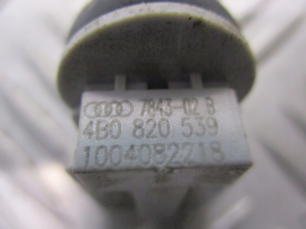 TEMPERATURSENSOR SKODA OCTAVIA II 2.0 TDI 4B0820539 Product image