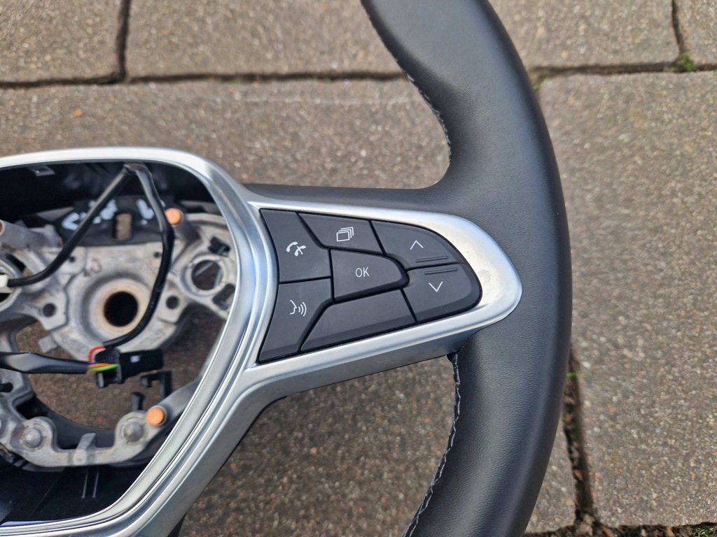 Clio V Captur II Trafc IV Lenkhaut Multifunktion 484002607R   2019 Product image