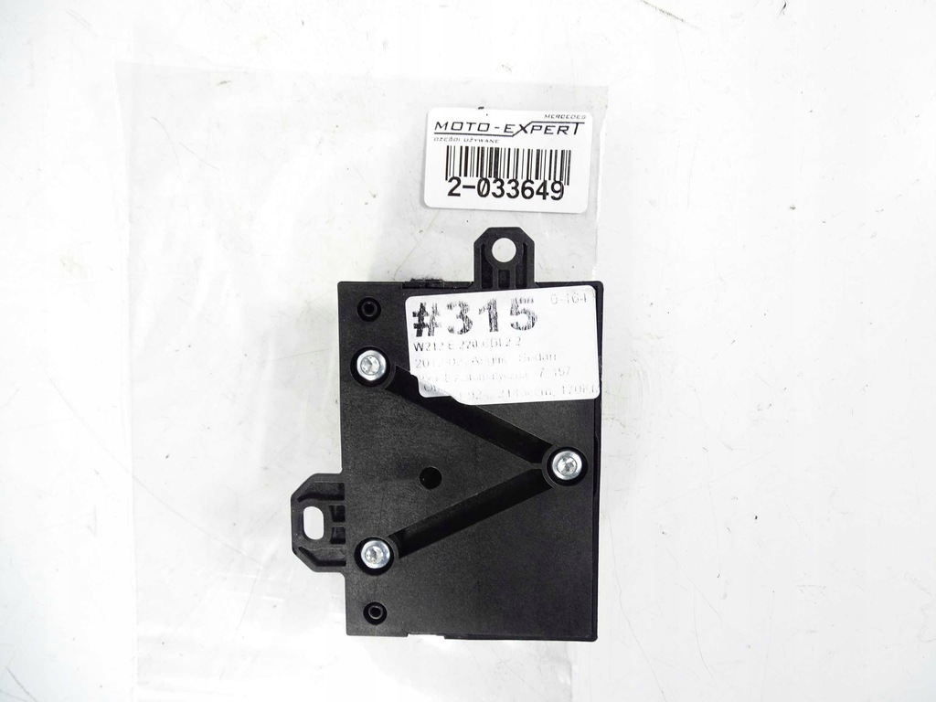 Mercedes W204 W212 W218 KRAFTSTOFFPUMPENSTEUERUNG A2129003408 Product image