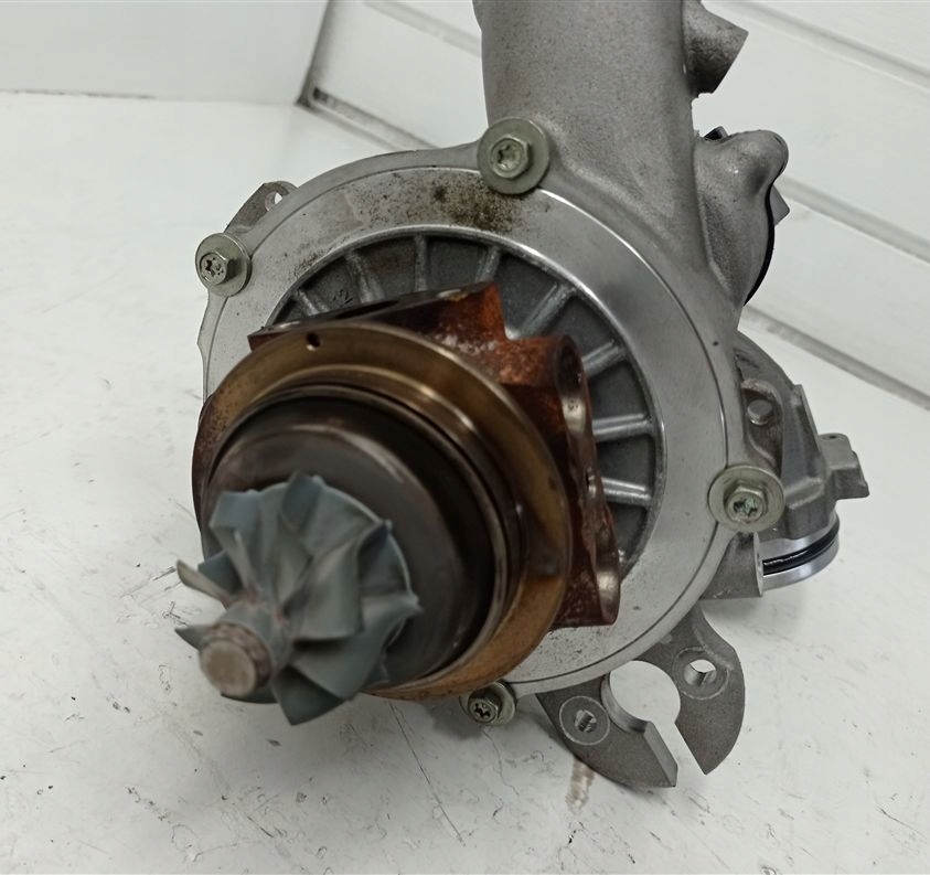 TURBOTURBINE-SET LINKS MERCEDES W213 3,5 V6 E400 276.853 A2760903180 Product image