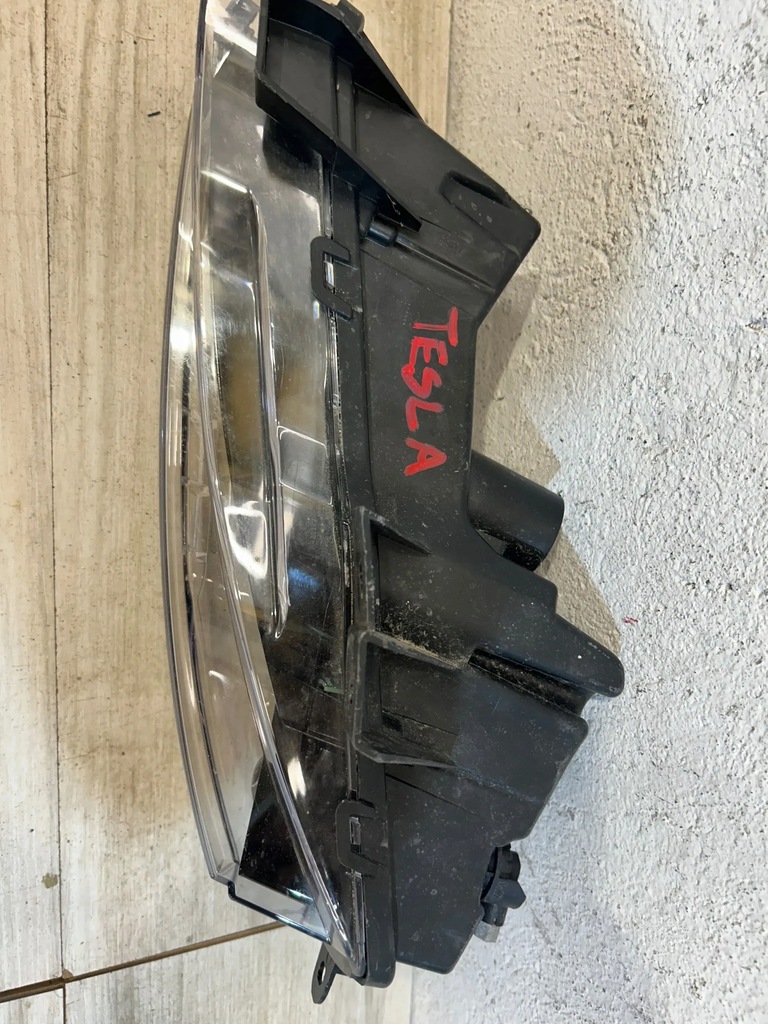 Tesla Model 3 Halogen vorne rechts Product image
