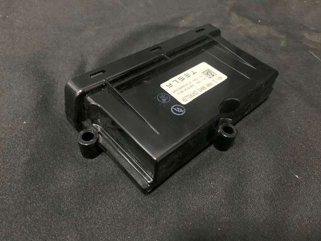 Tesla S X Feststellbremsen-Steuergerät ECU 1007618-00-E Product image