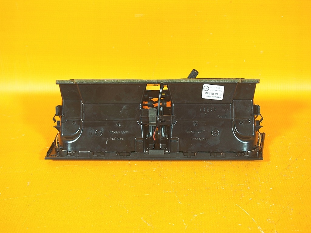 Audi A5 8T LIFT 50KM Beleuchtete Konsolen-Lüftungsschlitze SET Product image