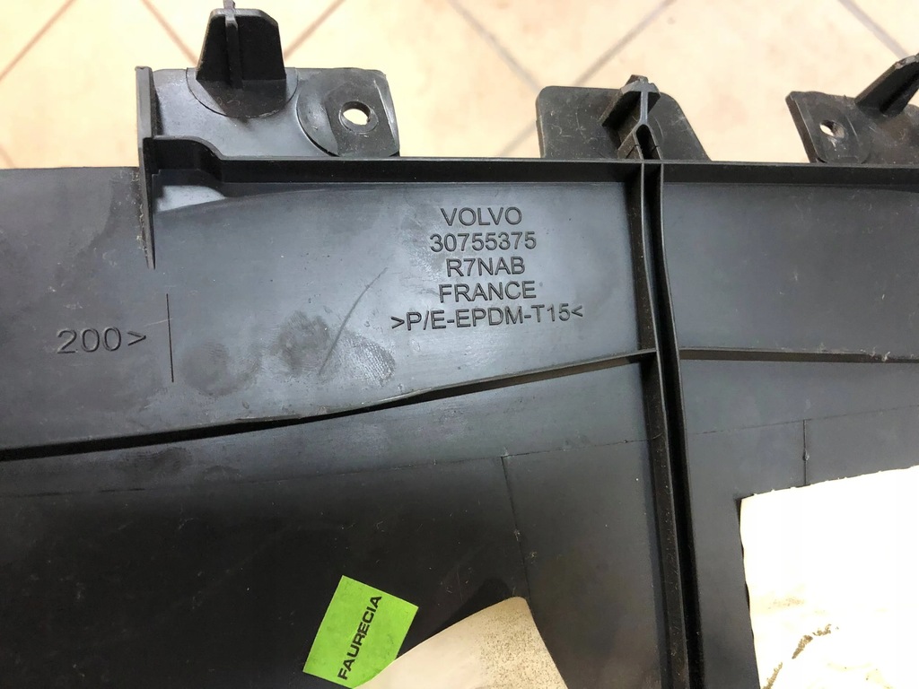 VOLVO S40 V50 ARMLEHNE MITTELTUNNEL 30755375 Product image