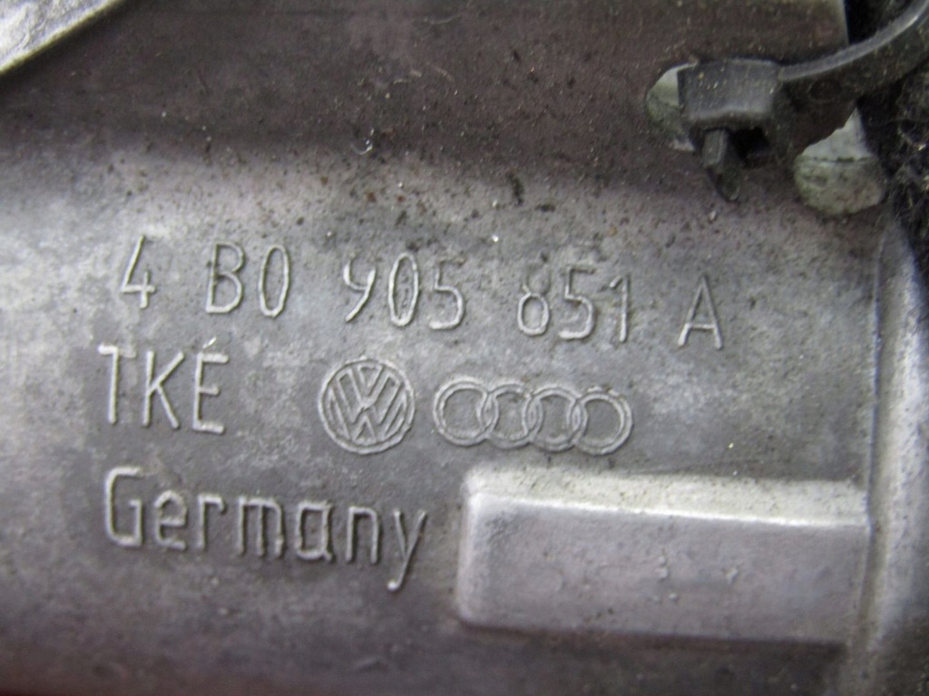 PASSAT B5 1.9 TDI 00R ZÜNDSCHALTER MIT SCHLÜSSEL 4B0905851A Product image
