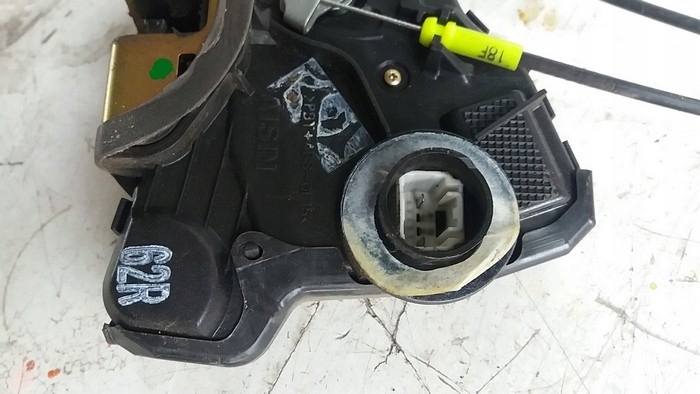 TOYOTA AVENSIS II T25 TÜRSCHLOSS VORNE RECHTS 2PIN Product image