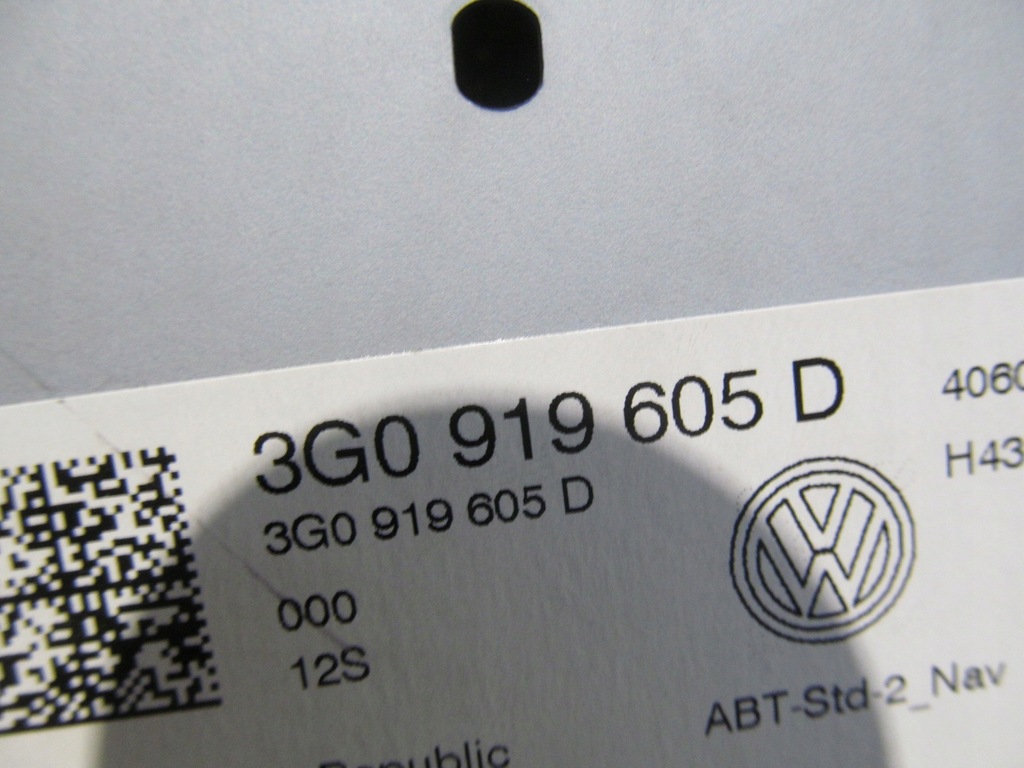 VW PASSAT 14-20 BILDSCHIRM RADIO NAVIGATIONSPANEL C401 Product image