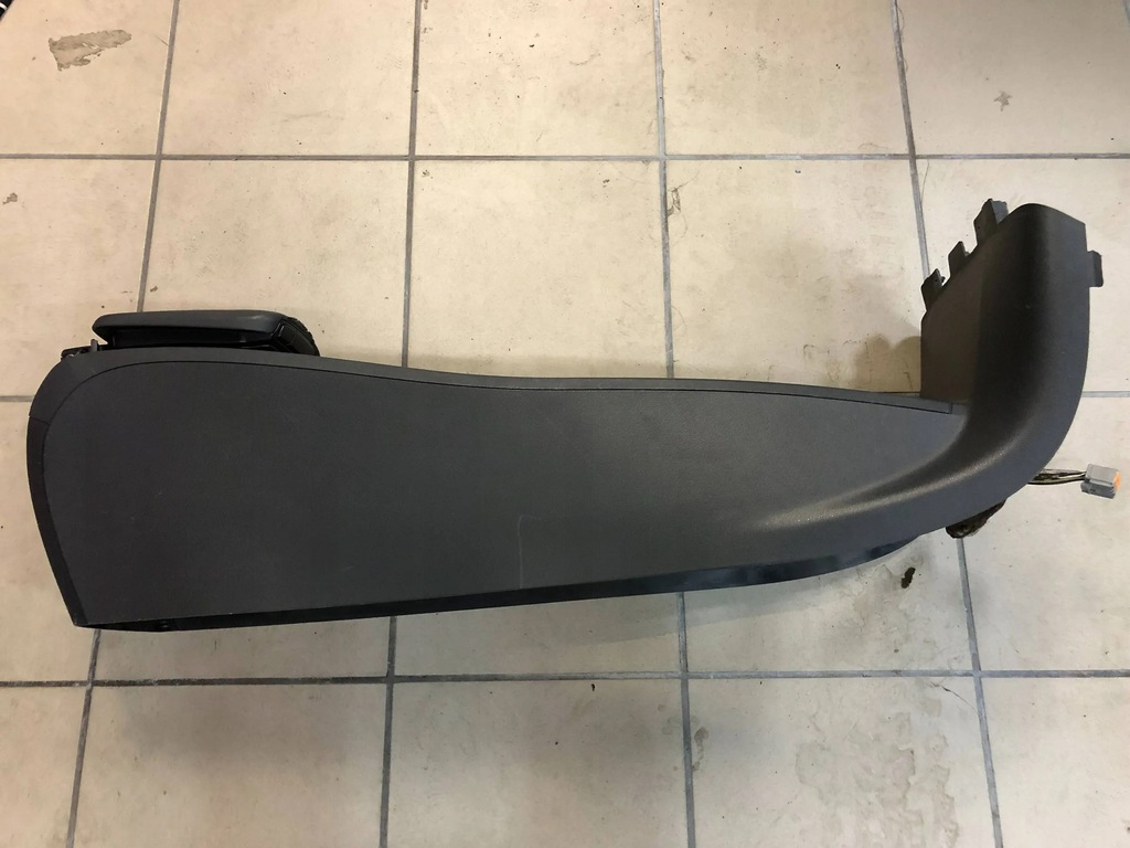 VOLVO S40 V50 ARMLEHNE MITTELTUNNEL 30755375 Product image
