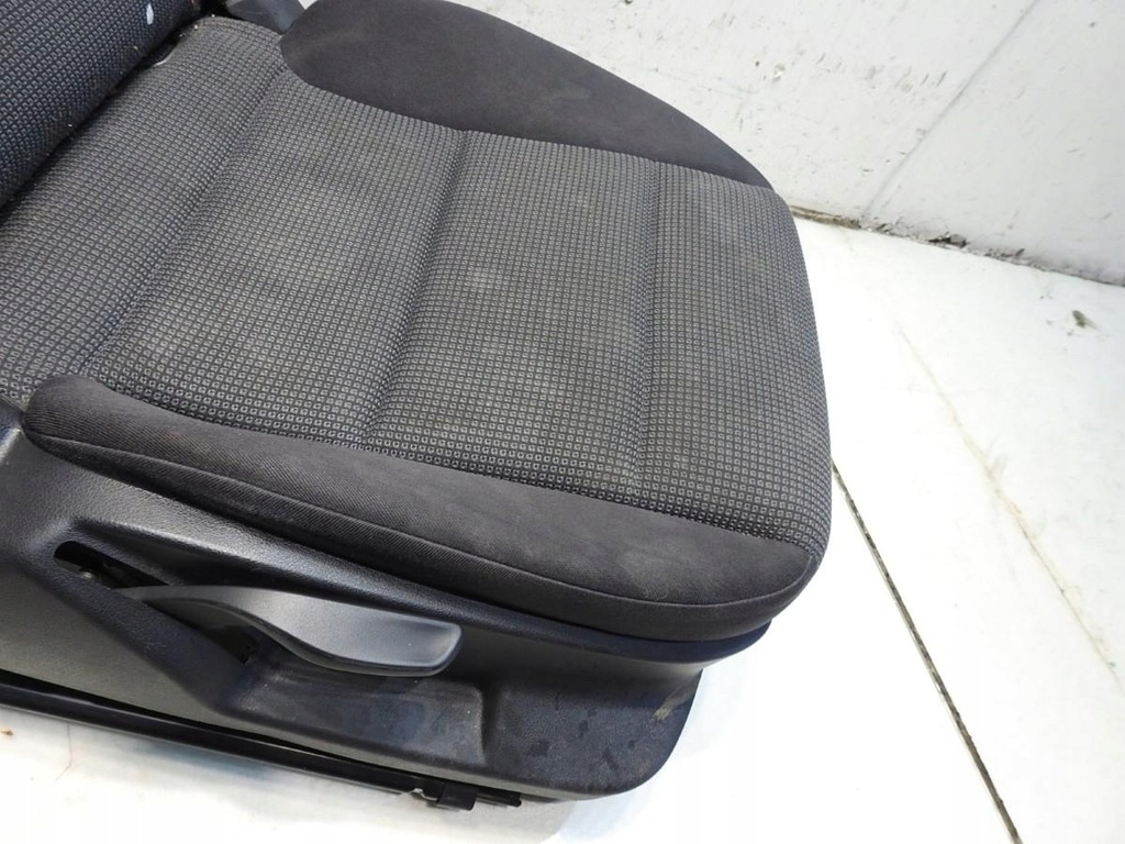 Rechts vorderer Sessel Audi A3 8pa Sportback Product image