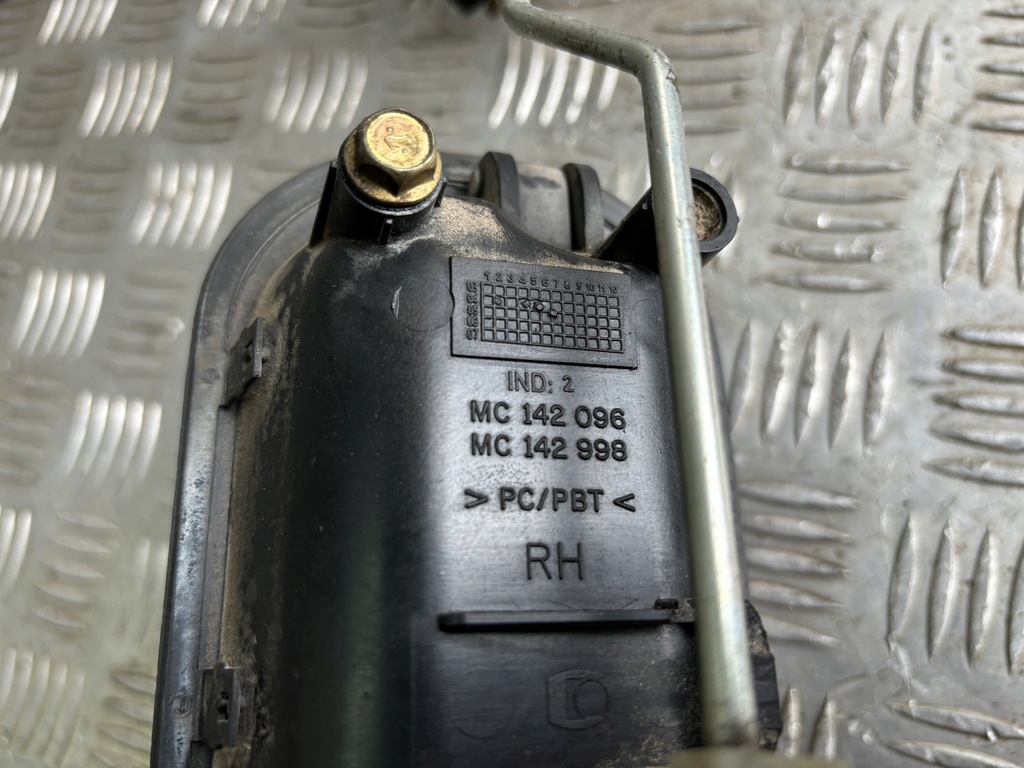 MITSUBISHI CANTER FUSO TÜRSCHLOSS VORNE RECHTS MC142096 Product image