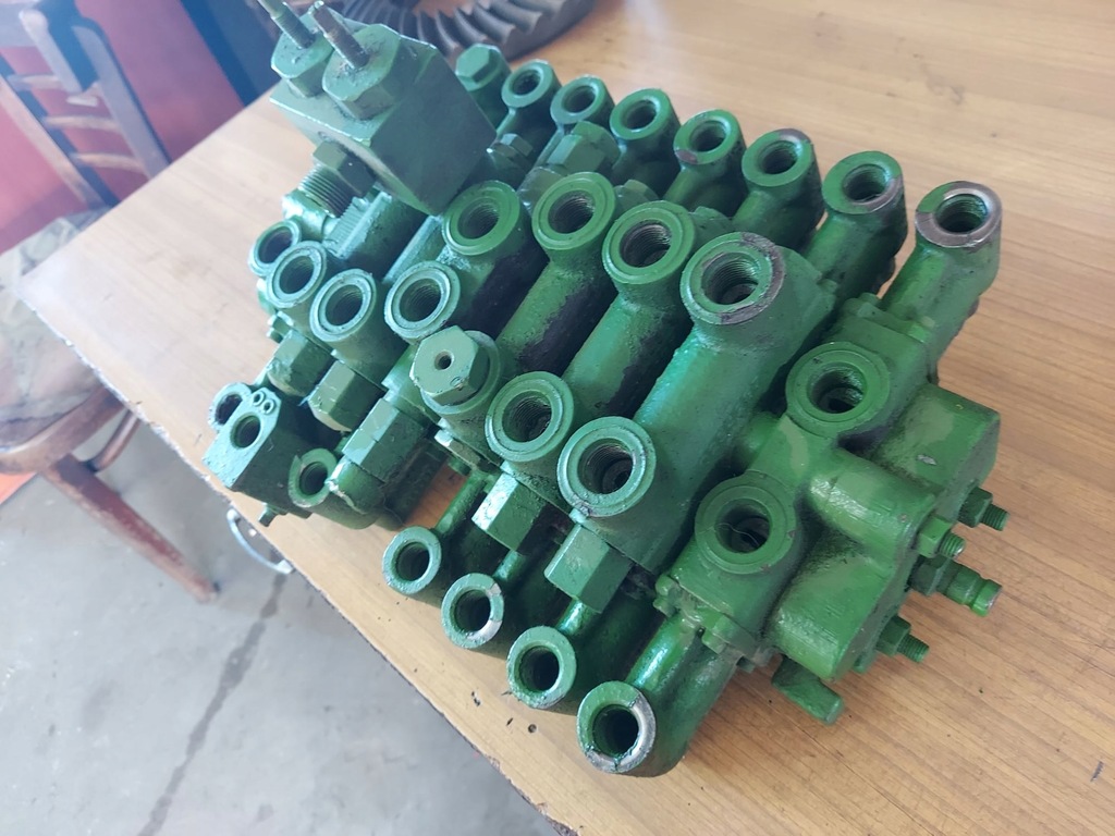 VERTEILERBLOCK HYDRAULISCH JOHN DEERE 1450 WTS Product image