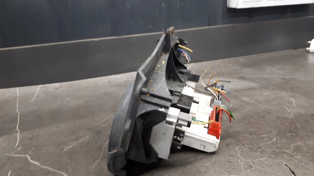 p7700428029a Renault Clio II Cockpit-Display Product image