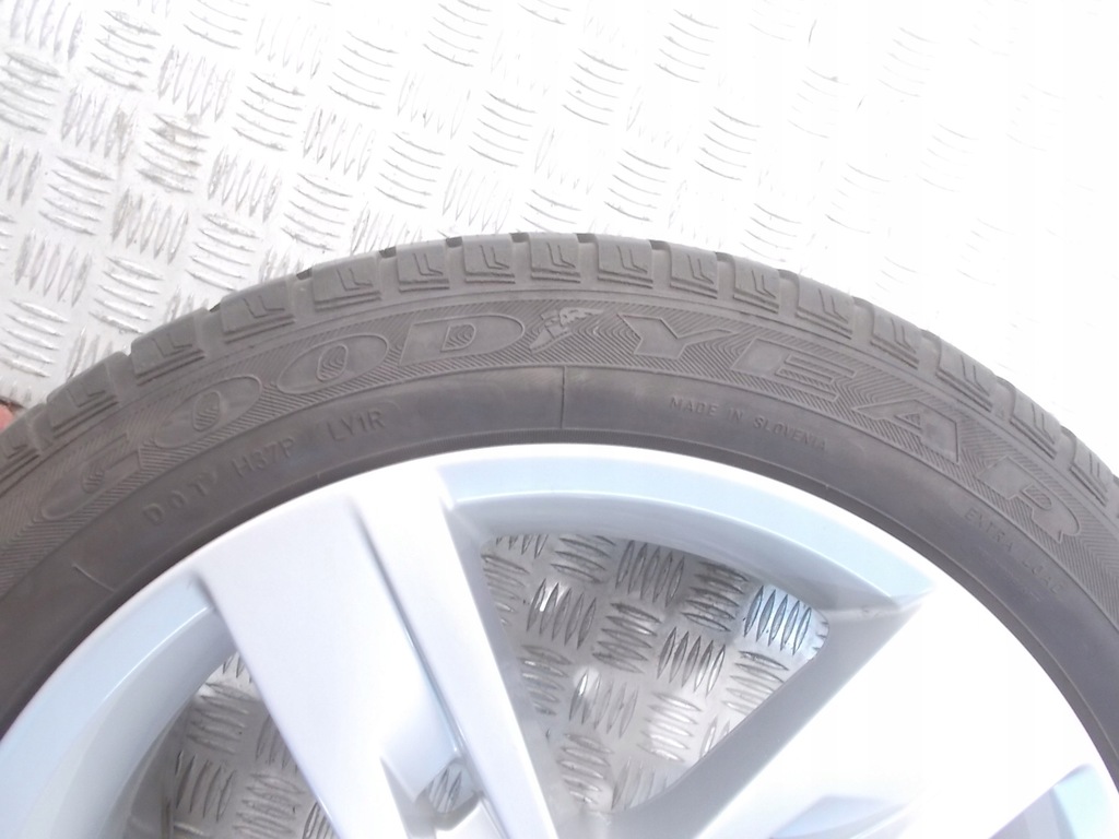 GOODYEAR VECTOR 4SEASONS REIFEN 205/50/17 93V 2018 GANZJÄHRIG Product image