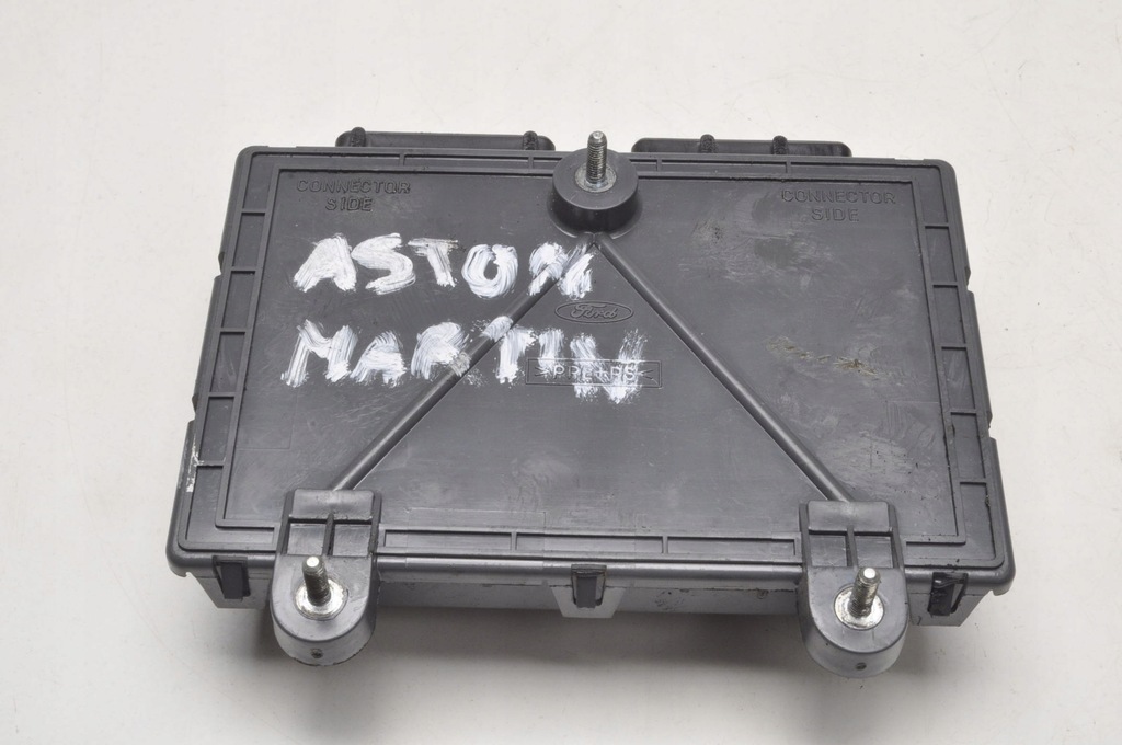 ASTON MARTIN VANQUISH UND TÜRMODUL, VORNE LINKS Product image