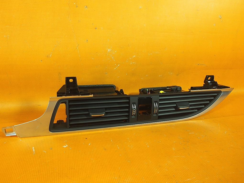 Audi A6 4G LIFT 32KM Kratka Nawiewu Konsoli 4g1820951 Product image