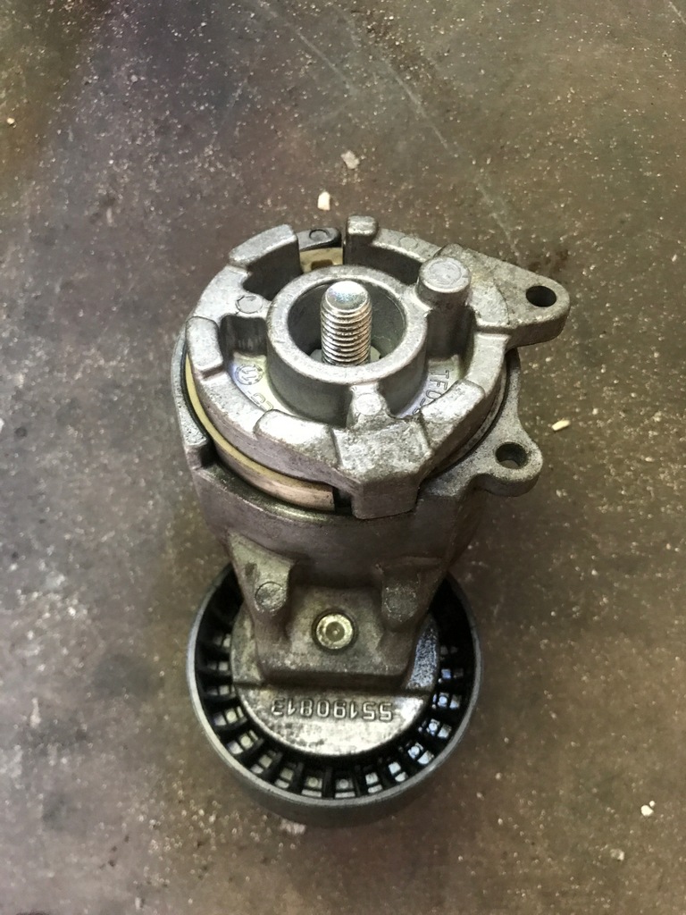 Opel OE 55190813 Riemenspanner Product image