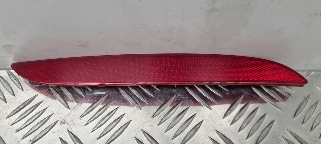 BMW F20 F21 STOßSTANGE REFLEKTOR RECHTS HINTEN 7363788 Product image