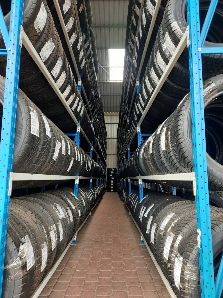 235/65r16c Goodyear 2022, alle Reifen 7 mm 6964 Product image