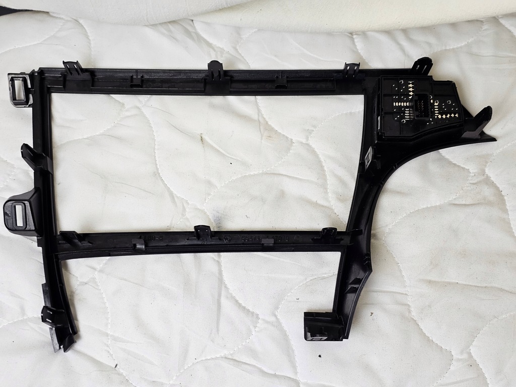 ABDECKRAHMEN SCHALTER RADIO NAVI NAVIGATION TOYOTA PRIUS III 55474-47070 Product image