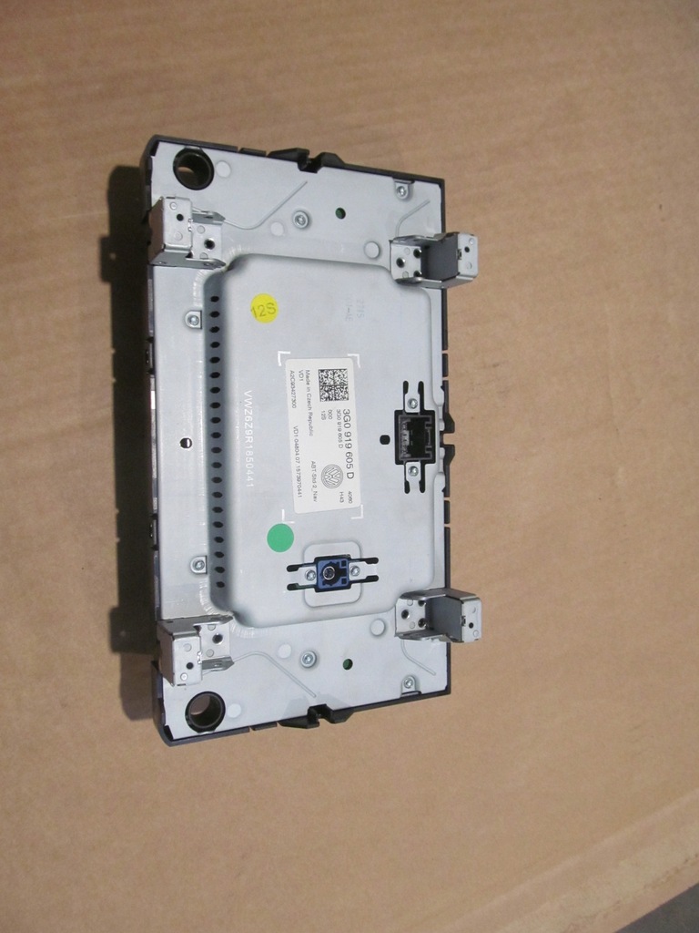 VW PASSAT 14-20 BILDSCHIRM RADIO NAVIGATIONSPANEL C401 Product image